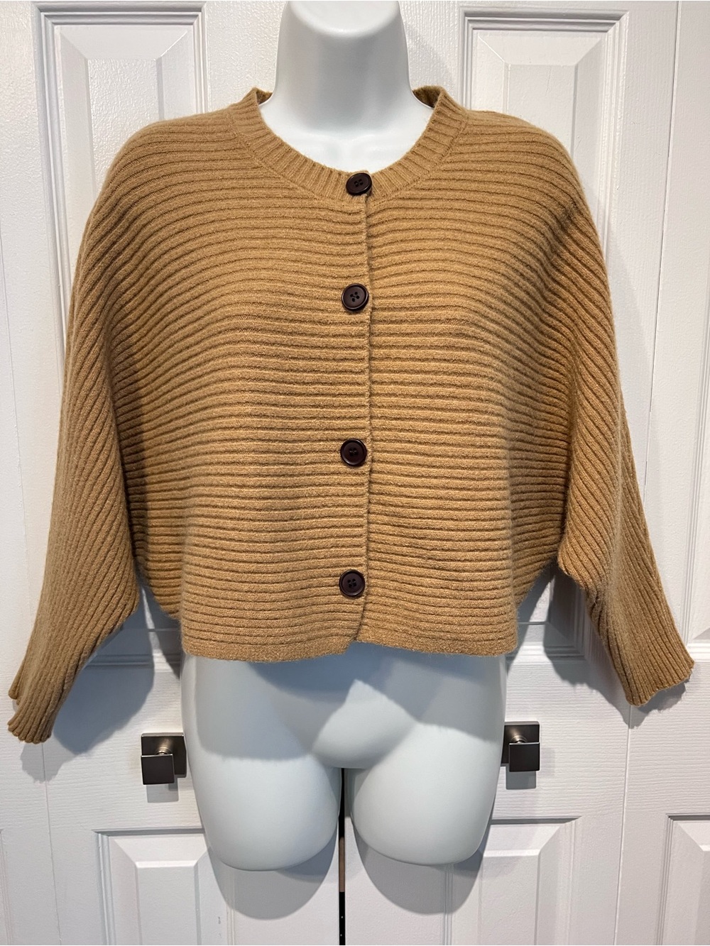 Camel Colour Cropped Ribbed Knit Cardigan Sweater Size S/M (see‎ measurements)